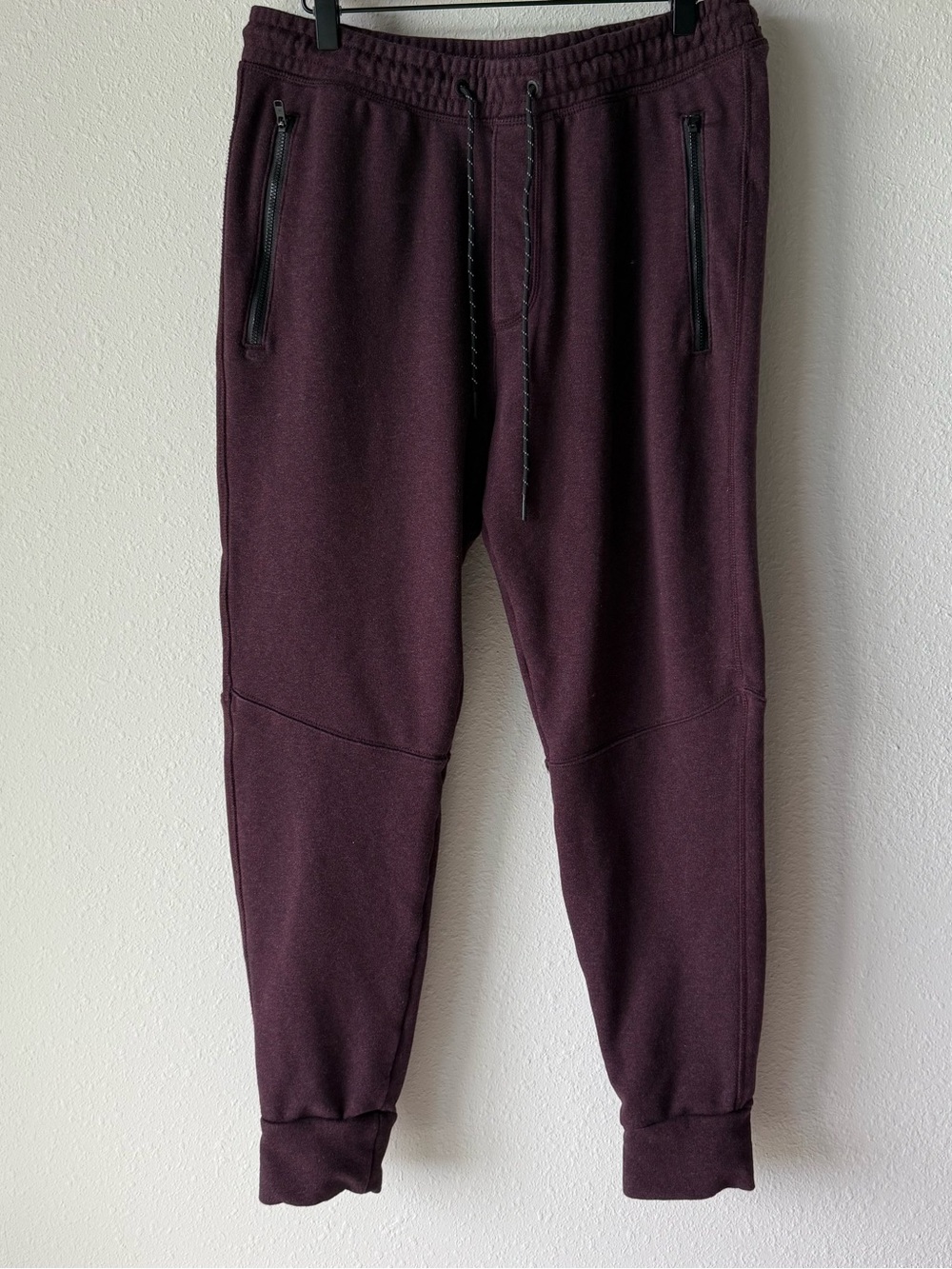 American Eagle Men’s Burgundy Zip Pocket Joggers Size Medium